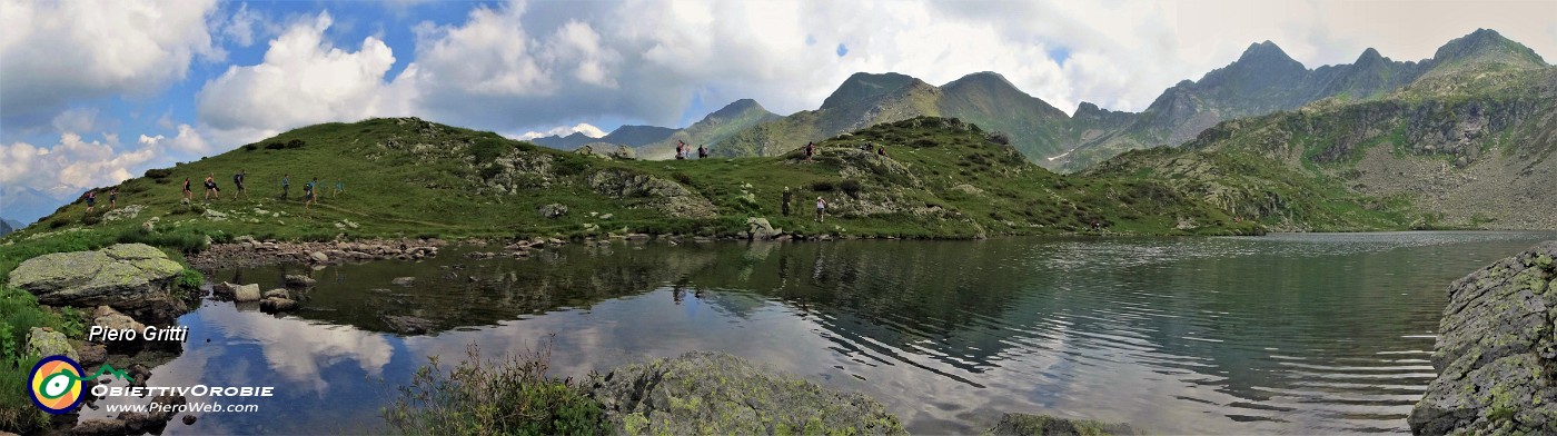 37 Lago di Sopra (2095 m) con Cima Cadelle.jpg